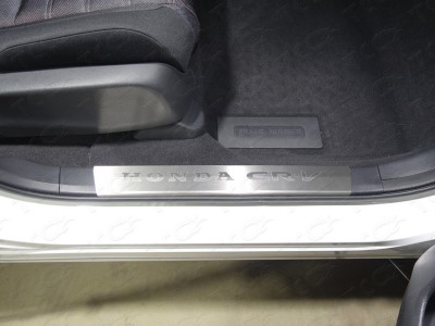 Накладки на пластиковые пороги лист шлифованный надпись Honda CR-V 2 шт ТСС для Honda CR-V 2017-2021