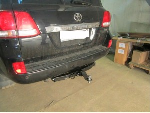 Фаркоп Бизон, тип шара Е, с хромированной накладкой для Toyota Land Cruiser 200/Lexus LX № FA 0859-E(N)