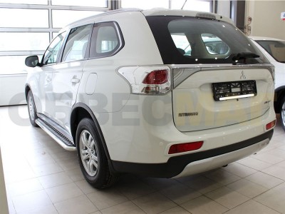 Пороги с площадкой алюминиевый лист 43 мм Технотек для Mitsubishi Outlander 2012-2014