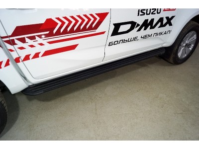 Пороги алюминиевые "Slim Line Black" 2120 мм ТСС для Isuzu D-Max 2019 – н.в.