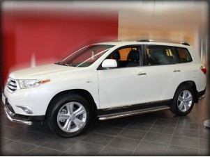 Пороги с листом d-53 для Toyota Highlander 2010-2013 HYG2010_2