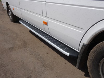 Порог алюминиевый ТСС с накладкой для Mercedes-Benz Sprinter 2014-2018