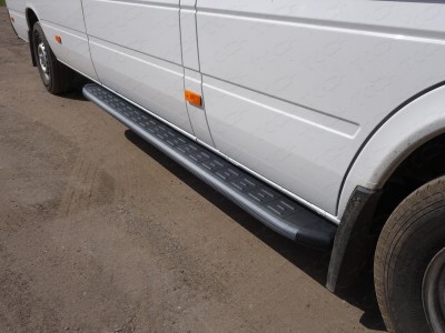 Порог алюминиевый ТСС с накладкой чёрный для Mercedes-Benz Sprinter 2014-2021