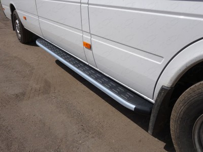 Порог алюминиевый ТСС с накладкой серый для Mercedes-Benz Sprinter 2014-2018