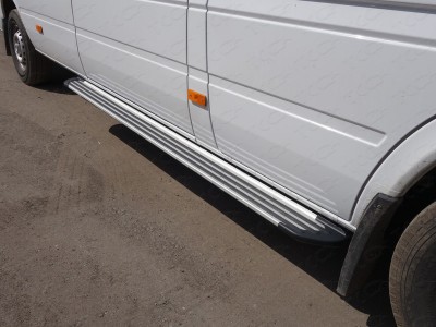 Порог алюминиевый Slim Line Silver ТСС для Mercedes-Benz Sprinter 2014-2018