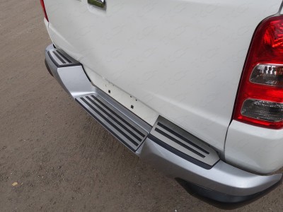 Накладки на задний бампер шлифованный лист 3 штуки ТСС для Mitsubishi L200 2015-2019