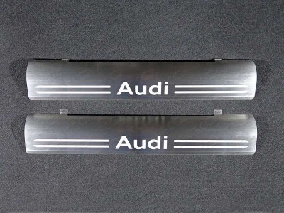 Накладки на пороги на пластик шлифованный лист надпись Audi ТСС для Audi Q5 2008-2016