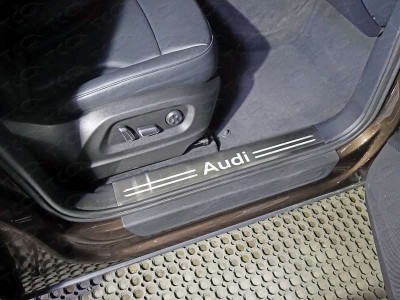 Накладки на пороги на пластик шлифованный лист надпись Audi ТСС для Audi Q5 2008-2016