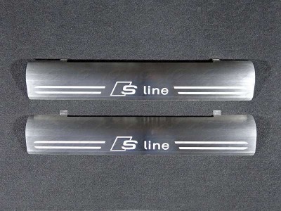 Накладки на пороги на пластик шлифованный лист надпись S-Line ТСС для Audi Q5 2008-2016