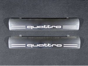 Накладки на пороги на пластик шлифованный лист надпись Quattro для Audi Q5 № AUDIQ513-13