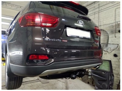 Фаркоп с хромированной накладкой для Kia Sorento Prime 2015-2020, Hyundai Santa Fe 2018-2021 съемное крепление шара под американский квадрат