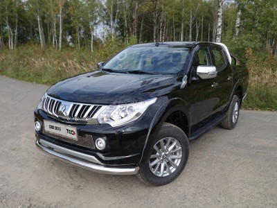 Пороги алюминиевые ТСС с накладкой чёрные для Mitsubishi L200 2015-2019