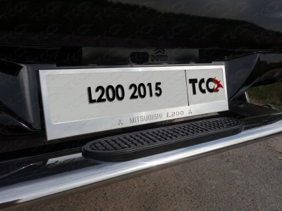 Защита заднего бампера овальная 120х60 мм с накладкой ТСС для Mitsubishi L200 2015-2019