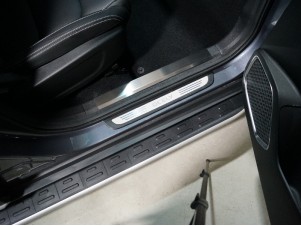 Накладки на пластиковые пороги (лист шлифованный) 4шт для Geely Atlas PRO 1.5L 4WD 2021 – н.в. GEELEATLP21-03