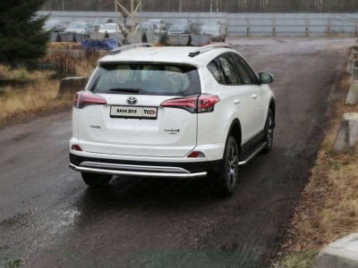 Защита заднего бампера центральная 60 мм ТСС для Toyota RAV4 2015-2019