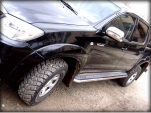 Пороги с листом d-43 для Toyota Hilux 2011-2015 TH10_2.1