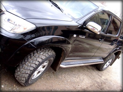 Пороги с листом d-43 Технотек для Toyota Hilux 2011-2015