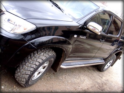 Пороги с листом d-53 Технотек для Toyota Hilux 2011-2015