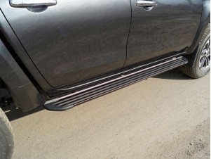 Пороги алюминиевые Slim Line Black для Mitsubishi L200 № MITL20019-36B