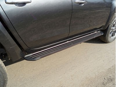 Пороги алюминиевые Slim Line Black ТСС для Mitsubishi L200 2019-2021