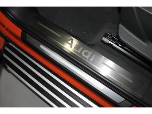 Накладки на пластиковые пороги лист шлифованный надпись Audi 4 шт для Audi Q3 № AUDIQ319-07