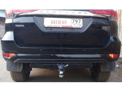 Фаркоп для Toyota Fortuner 2017-н.в. съемное крепление шара под американский квадрат