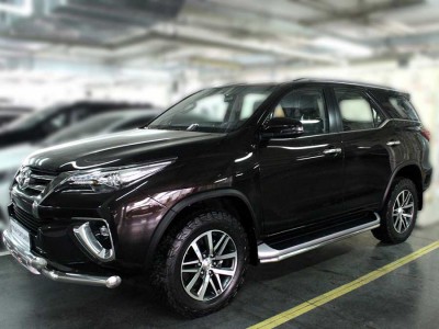 Обводы штатного порога d-43 для Toyota Fortuner 2020-н.в.