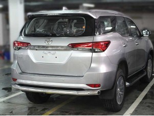 Защита заднего  бампера  одинарная d-76 для Toyota Fortuner 2020-н.в. TF20_3.2