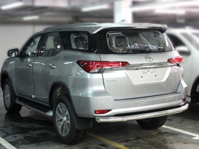 Защита заднего бампера одинарная d-76 для Toyota Fortuner 2020-н.в.