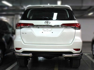 Защита заднего бампера "уголки" двойные d-76+43 для Toyota Fortuner 2020-н.в.