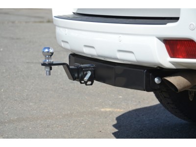 Фаркоп с окрашенной накладкой для Toyota Land Cruiser Prado J120 2003-2009, J150 2009-2023, Lexus GX 470 2003-2009, GX 460 2009-2023 съемное крепление шара под американский квадрат