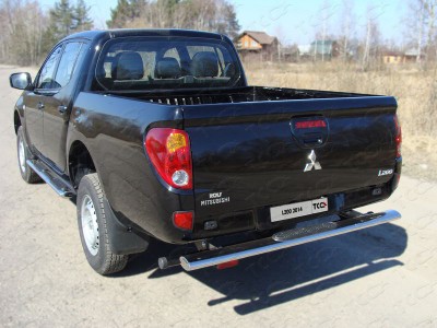 Защита заднего бампера овальная с накладкой 120х60 мм ТСС для Mitsubishi L200 2014-2015