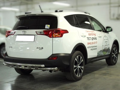 Защита заднего бампера двойная 53-53 мм с накладками для Toyota RAV-4 2013-2015