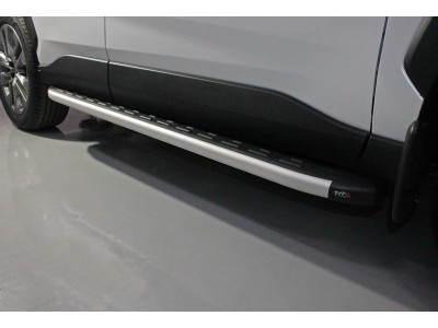 Пороги алюминиевые ТСС с накладкой для Toyota RAV4 2019-2021
